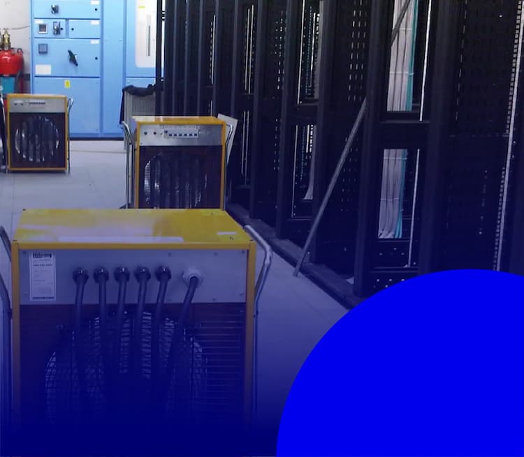En belastningsbank er en teknisk enhed, der bruges til belastningstest for at sikre udstyrsydelsen i serverrum og andre kritiske systemer.